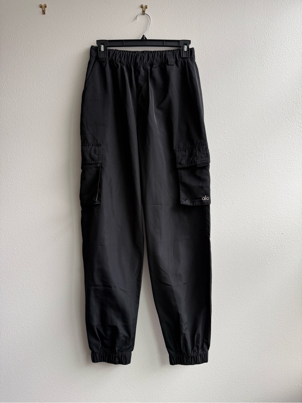 ALO Yoga Black Cargo Pants with Elastic Waist